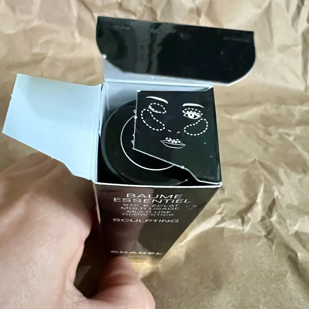 CHANEL BAUME ESSENTIEL NIB - Picture 8 of 15